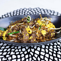 Ho fun of black angus beef with rice noodles