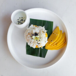 plate of glutinous rice with mango